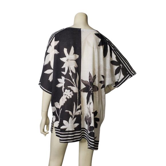 Avenue Poncho Top Womens 22/24 Black White Floral Print Plus Boho Tunic Blouse - Picture 2 of 6